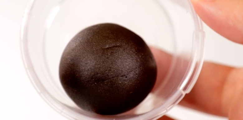 hashish CBD sotto forma di sfera malleabile