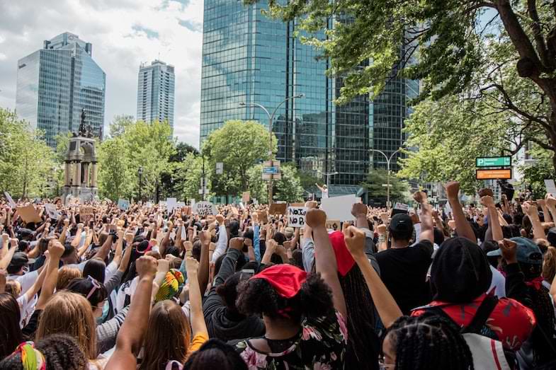 gruppo di manifestanti del 20 aprile in occasione della giornata della cannabis