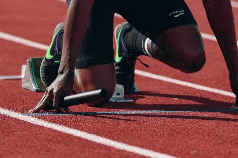 atleta si prepara per la gara