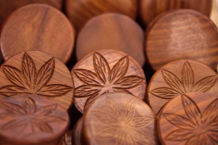 cannabis contenitori in legno