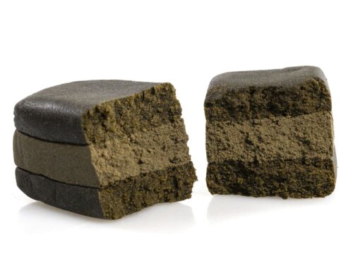 Sezione di hashish legale mostrando l'interno compatto