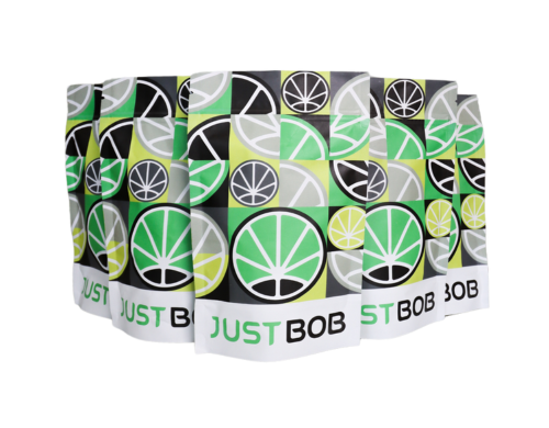 Confezioni con logo verde di JustBob per cannabis light ed erba legale